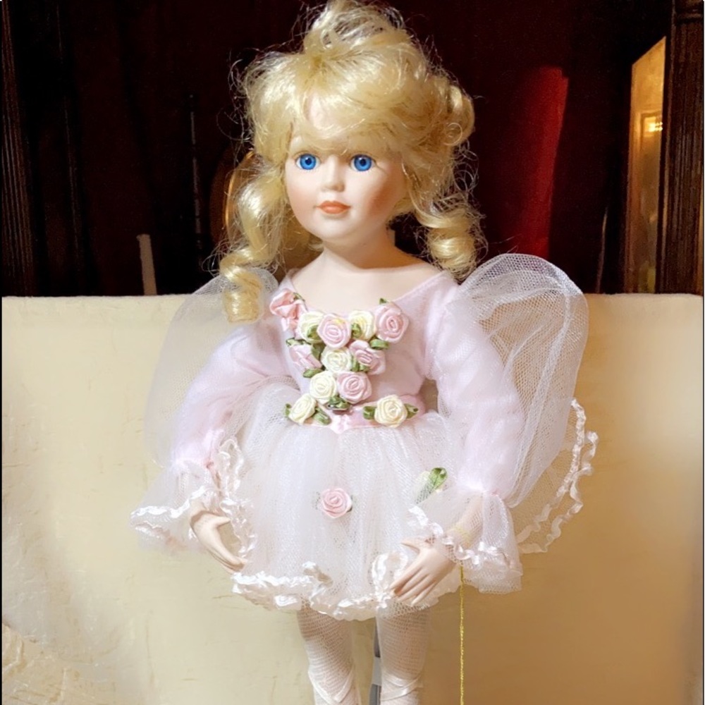 NWT 🩰LIMITED EDITION🩰COLLECTIBLE MEMORIES GISELLE PORCELAIN DOLL•